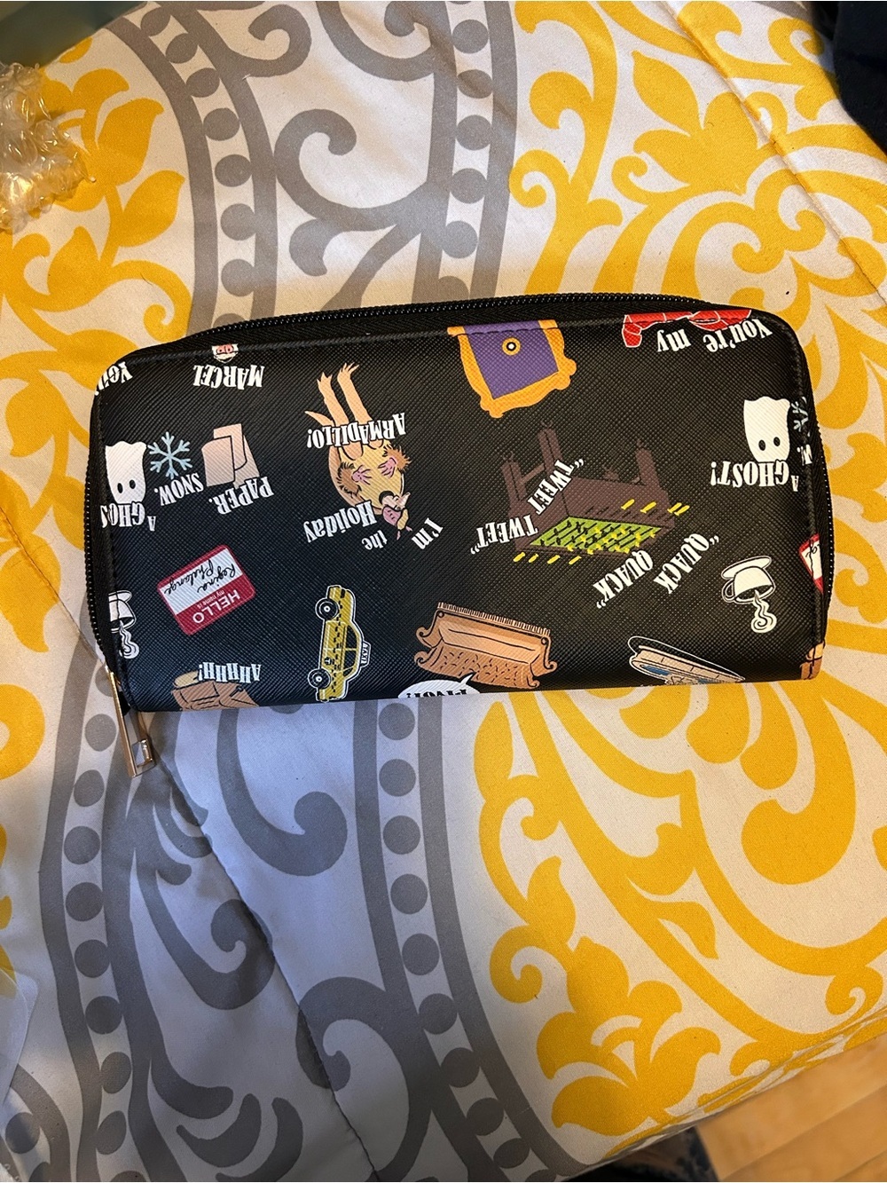 Friends TV Show 11 Piece Mega Bundle. Funko Pops, Wallet, plus bonus 2 keychains - Picture 9 of 12